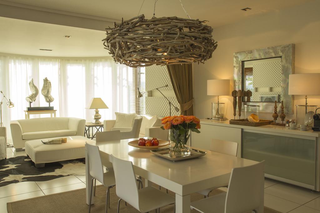 Pavi Apts - Private Rooftop Swimming Pool Apartment